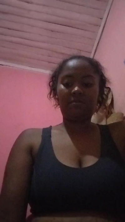 Nanou02 live cam on Cam4