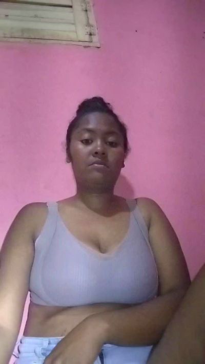 Nanou02 live cam on Cam4