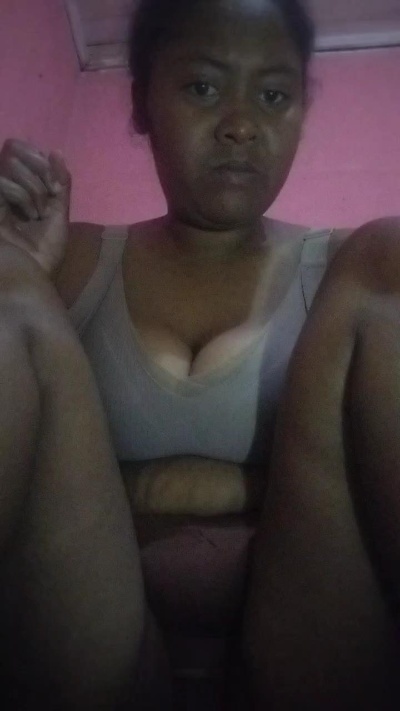 Nanou02 live cam on Cam4