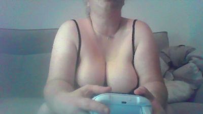 NanouConfidence live cam on Cam4