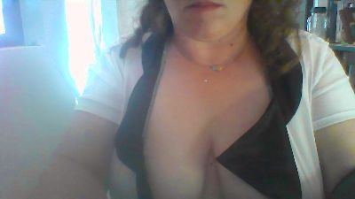 NanouConfidence live cam on Cam4