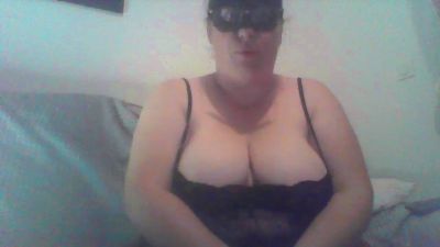 NanouConfidence live cam on Cam4