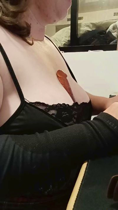 NanouConfidence live cam on Cam4