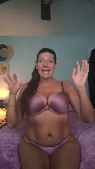 NaomiKissinger webcam