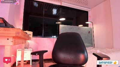 Naomi_Collins live cam on Cam4