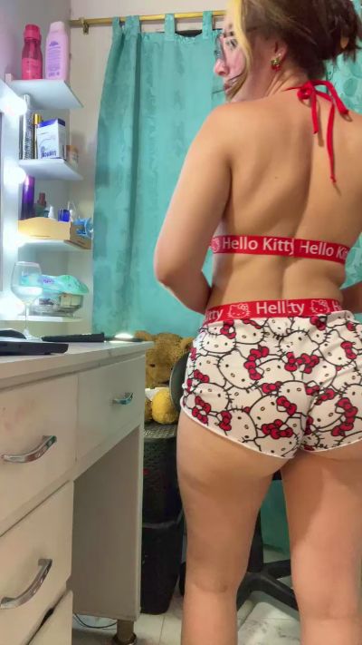 Naomibelle live cam on Cam4