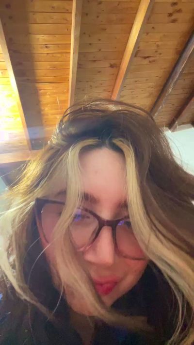 Naomibelle live cam on Cam4