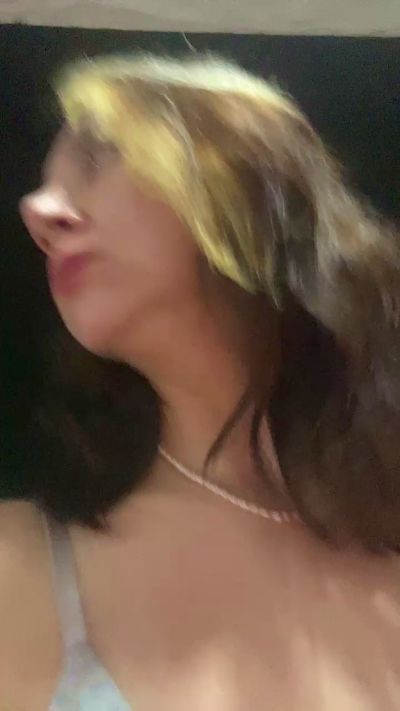 Naomibelle live cam on Cam4