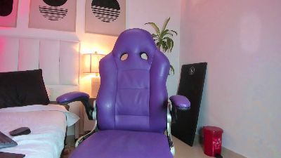 Naomii_bllaze live cam on Cam4