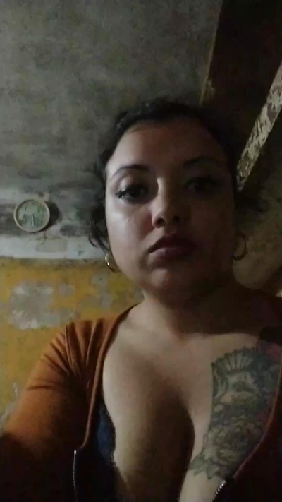 Naqui28 live cam on Cam4