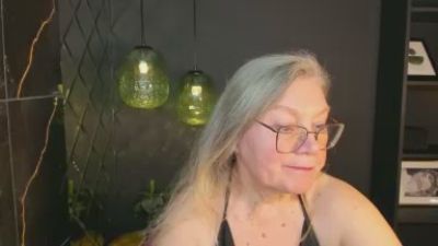 Webcam donna dal vivo da Estonia con Natali_Cloud