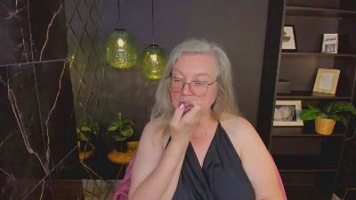 Natali_Cloud live cam on Cam4
