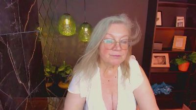 Natali_Cloud live cam on Cam4