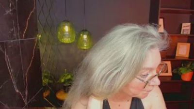 Natali_Cloud live cam on Cam4