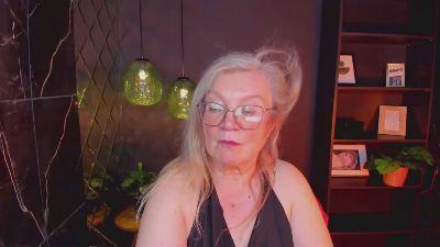 Natali_Cloud live cam on Cam4