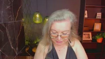 Natali_Cloud live cam on Cam4