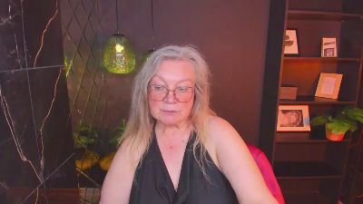 Natali_Cloud live cam on Cam4