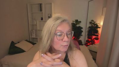 Natali_Cloud live cam on Cam4