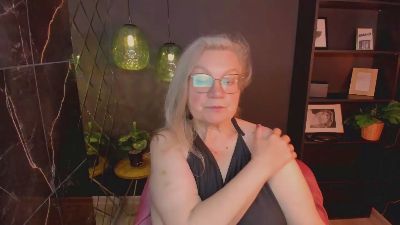 Natali_Cloud live cam on Cam4
