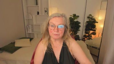 Natali_Cloud live cam on Cam4