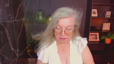 Natali_Cloud live cam on Cam4