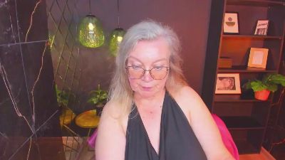 Natali_Cloud live cam on Cam4