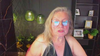 Natali_Cloud live cam on Cam4