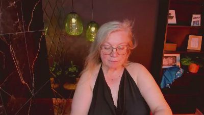 Natali_Cloud live cam on Cam4