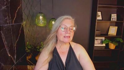 Natali_Cloud live cam on Cam4
