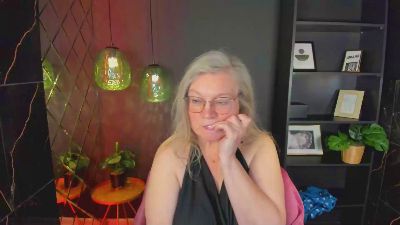 Natali_Cloud live cam on Cam4