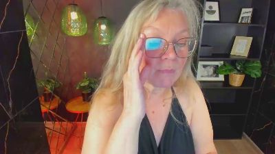 Natali_Cloud live cam on Cam4