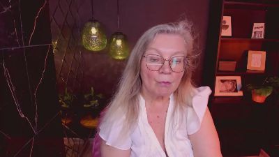 Natali_Cloud live cam on Cam4