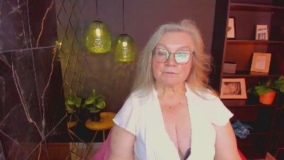 Natali_Cloud live cam on Cam4