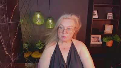 Natali_Cloud live cam on Cam4