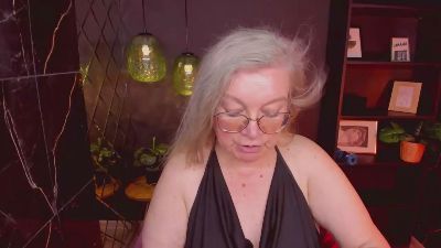 Natali_Cloud live cam on Cam4