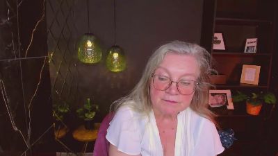 Natali_Cloud live cam on Cam4
