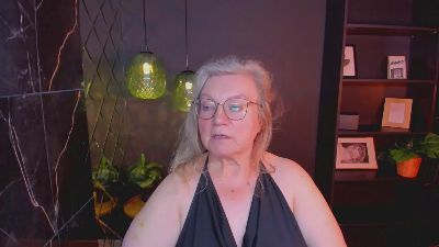 Natali_Cloud live cam on Cam4