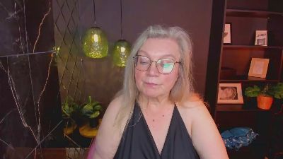 Natali_Cloud live cam on Cam4