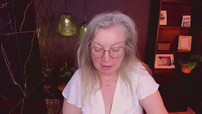 Natali_Cloud live cam on Cam4