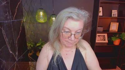 Natali_Cloud live cam on Cam4