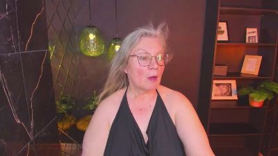 Natali_Cloud live cam on Cam4