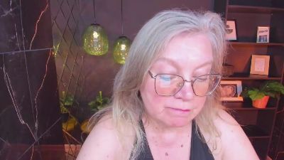 Natali_Cloud live cam on Cam4