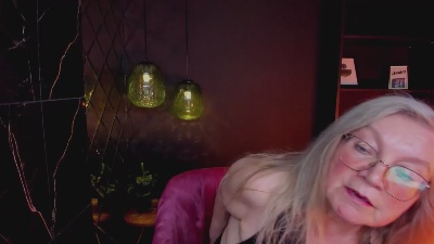 Natali_Cloud live cam on Cam4