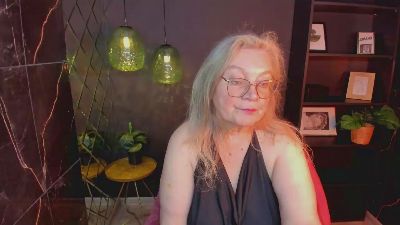 Natali_Cloud live cam on Cam4