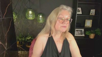 Natali_Cloud live cam on Cam4
