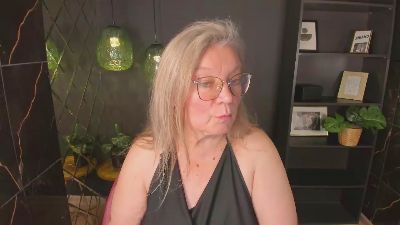Natali_Cloud live cam on Cam4