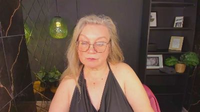 Natali_Cloud live cam on Cam4