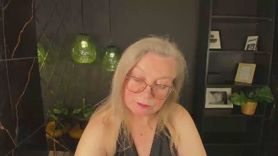 Natali_Cloud live cam on Cam4