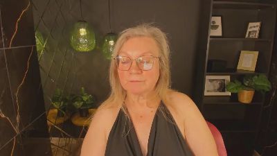 Natali_Cloud live cam on Cam4