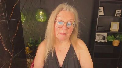 Natali_Cloud live cam on Cam4